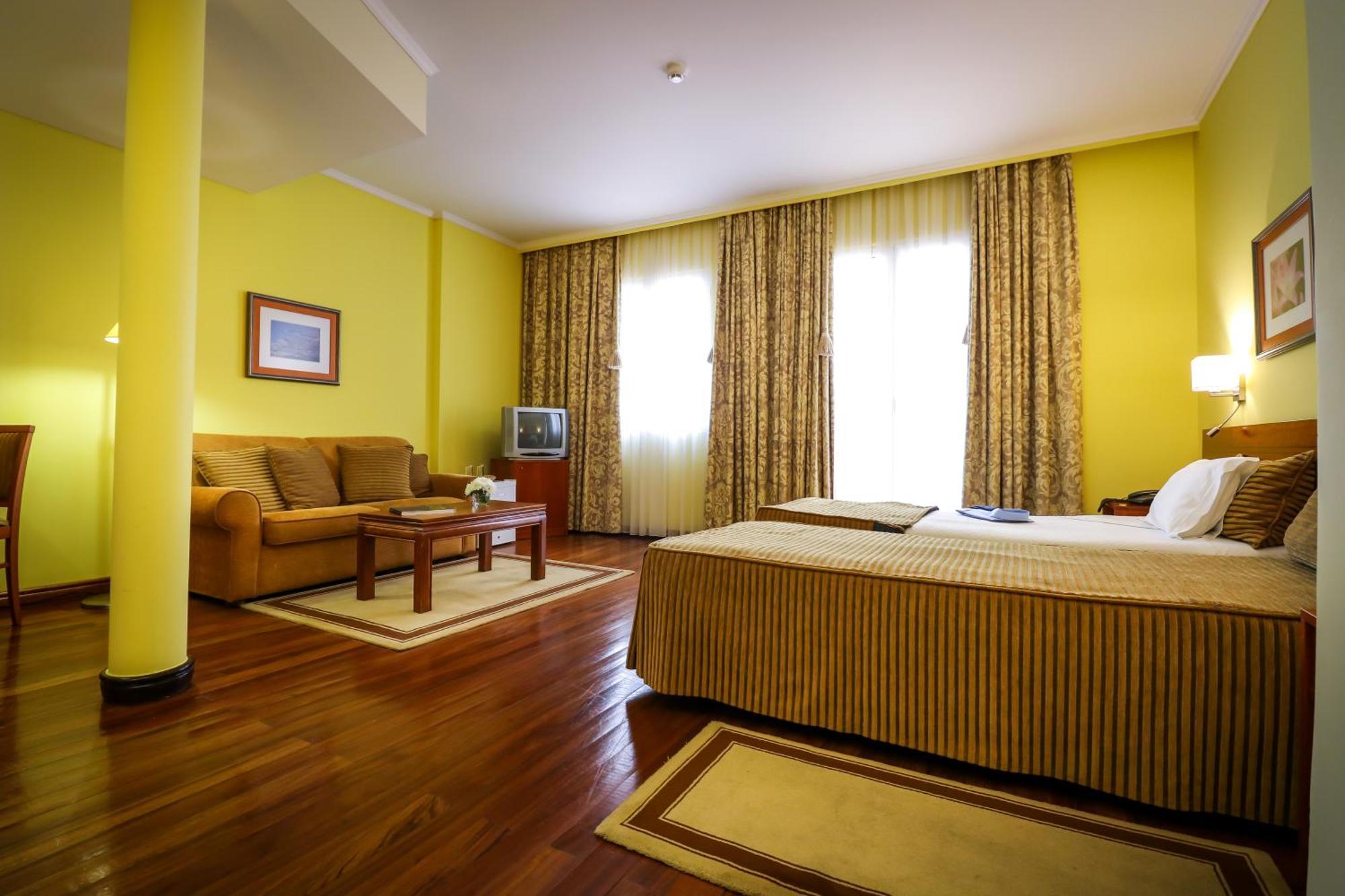 Executive Room,711691051:JPEG